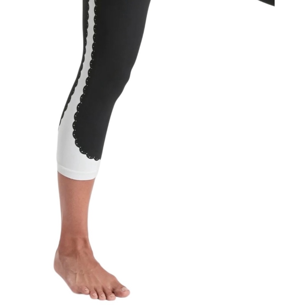 ATHLETA Black Cropped Elation Scalloped Leggings! - Picture 2 of 8